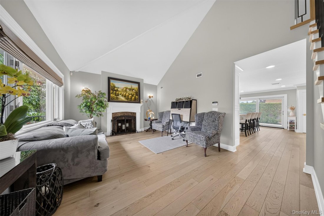 House in Merrick, New York, United States 5 - 18477777