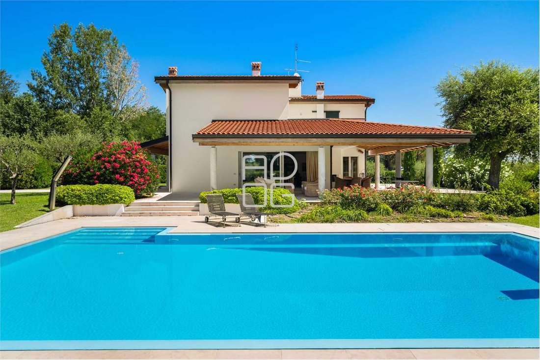 Villa in Moniga del Garda, Lombardy, Italy 4 - 18474516