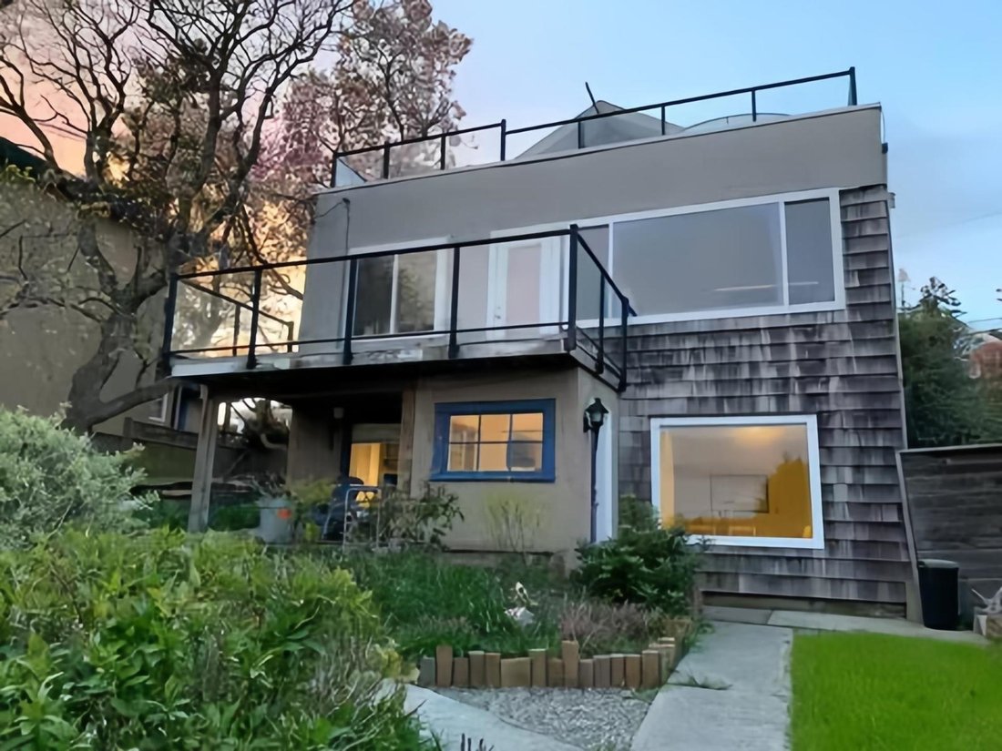 House in White Rock, British Columbia, Canada 4 - 18480476