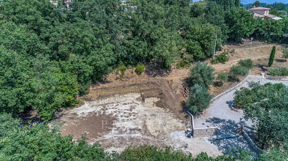 Land in Châteauneuf-Grasse, Provence-Alpes-Côte d'Azur, France 3 - 18477455