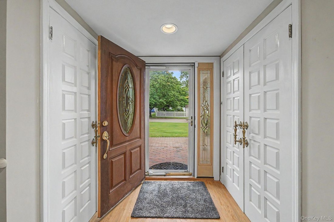 House in East Northport, New York, United States 5 - 18480236