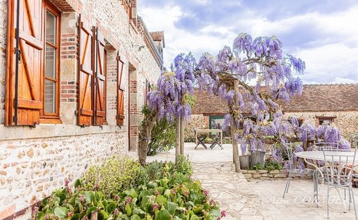 House in Sully-sur-Loire, Centre-Val de Loire, France 1