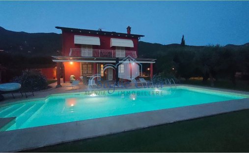 Villa in Pietrasanta, Tuscany, Italy 1