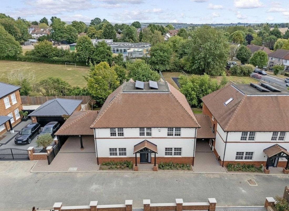 Haus in Epping, England 1 - 18479263
