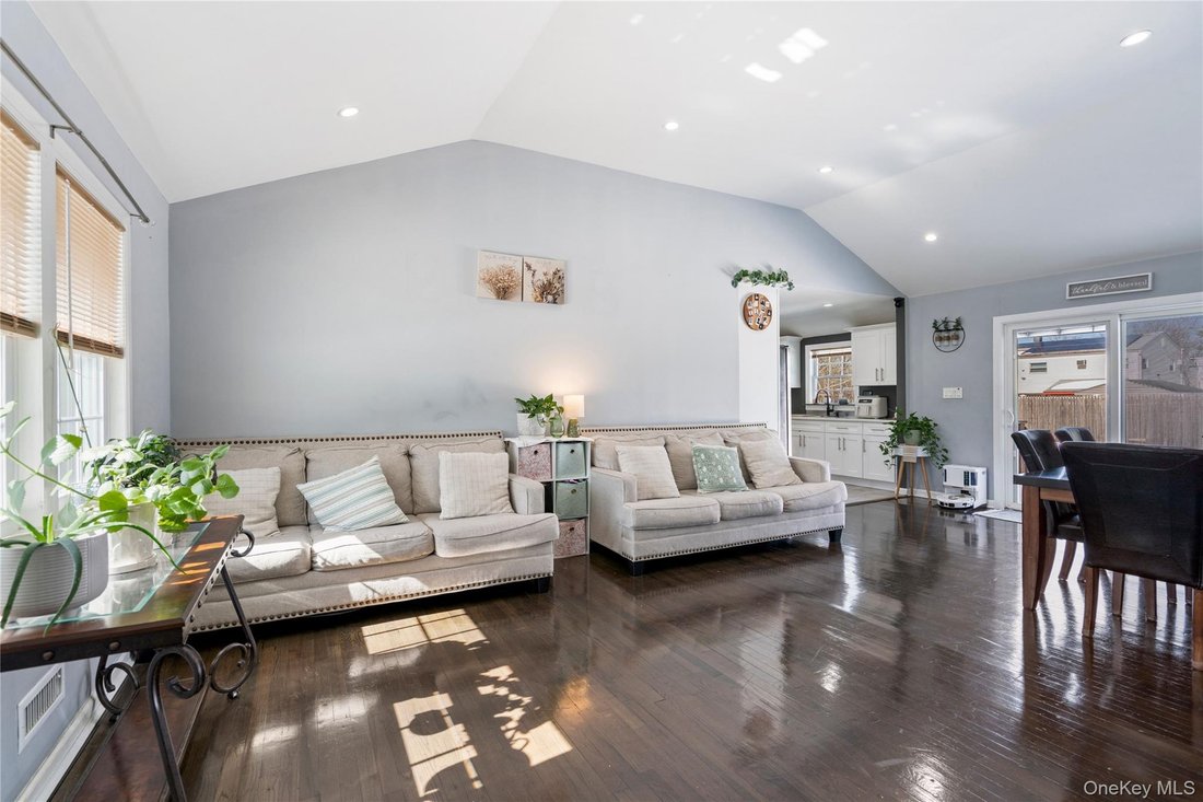 House in Bay Shore, New York, United States 5 - 18479349