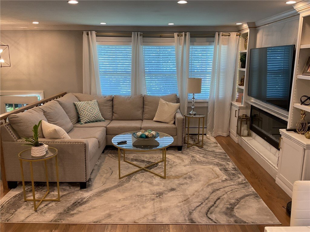House in West Warwick, Rhode Island, United States 4 - 18477630