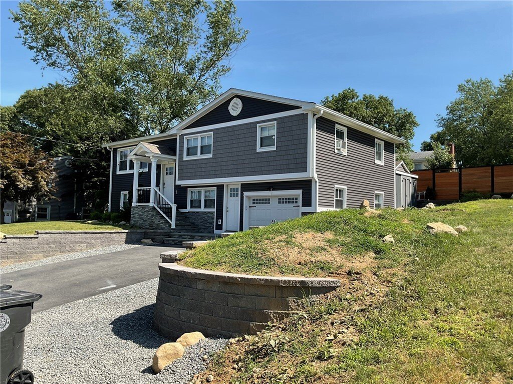 House in West Warwick, Rhode Island, United States 3 - 18477630