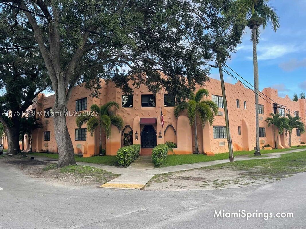 Miami Springs, Florida, United States 1 - 16638798