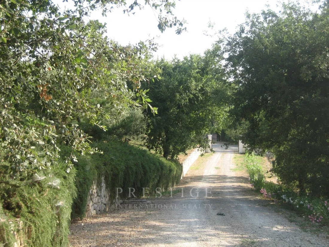 Land in Châteauneuf-Grasse, Provence-Alpes-Côte d'Azur, France 2 - 18477455