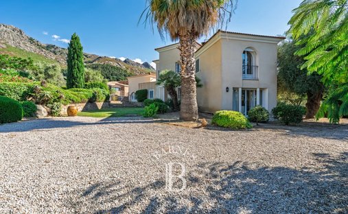 House in Secteur Périphérique, Calvi, France 1