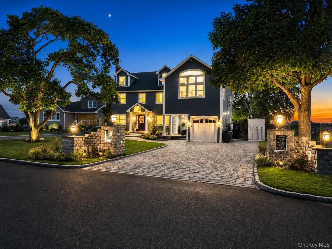 House in West Islip, New York, United States 1 - 18479522
