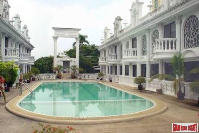 Townhouse in Bangkok, Bangkok, Thailand 2 - 18476015