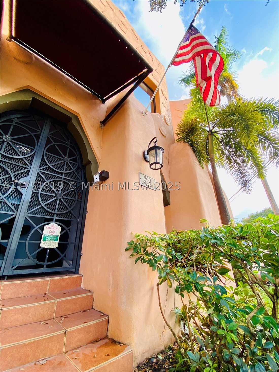 Miami Springs, Florida, United States 4 - 16638798