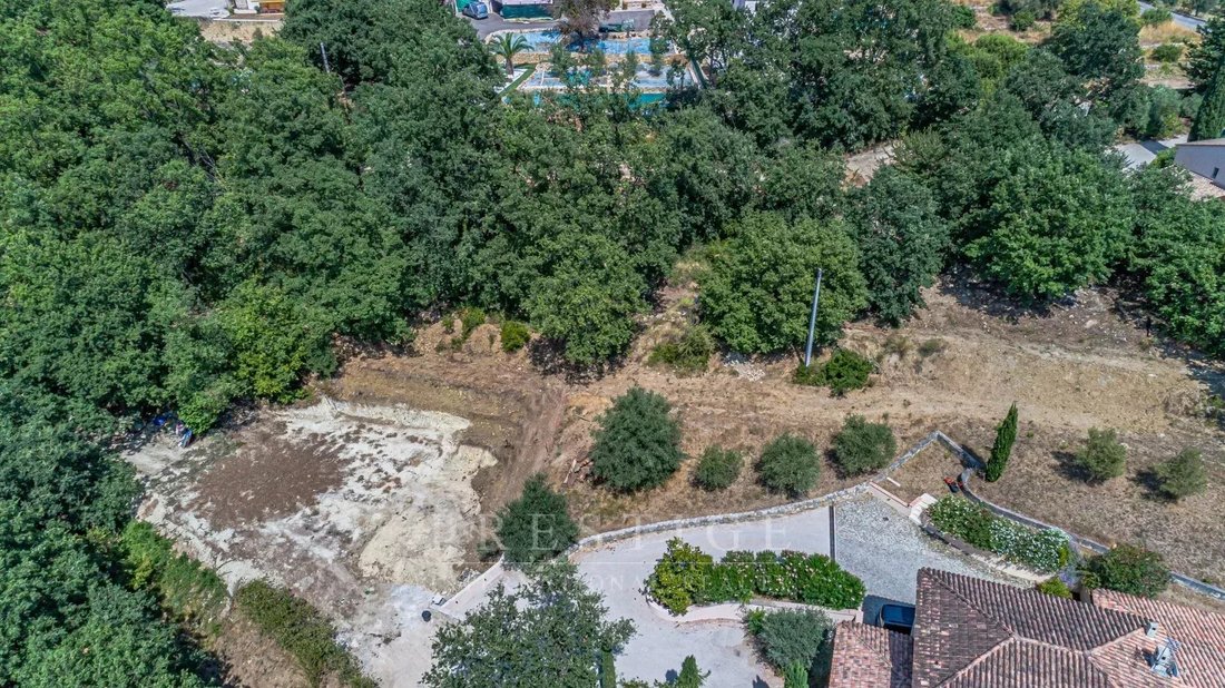 Land in Châteauneuf-Grasse, Provence-Alpes-Côte d'Azur, France 4 - 18477455