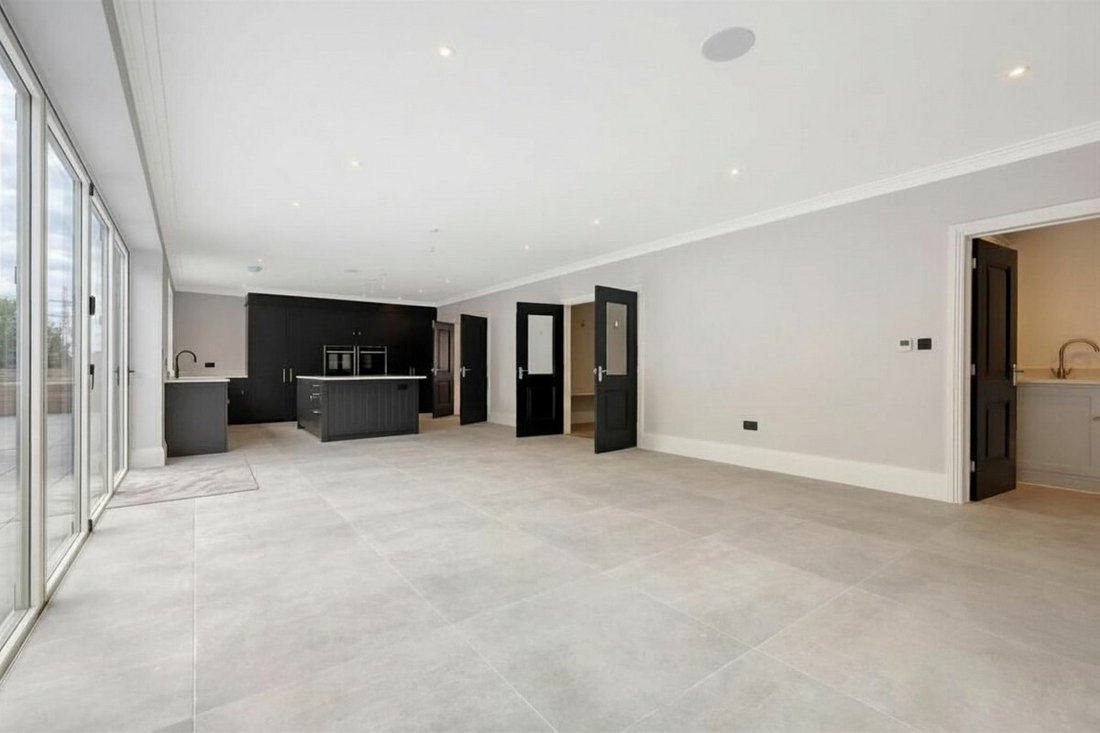 Haus in Epping, England 2 - 18479263