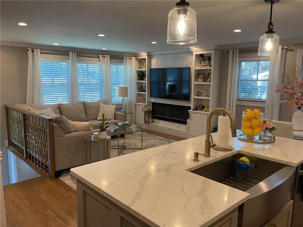 House in West Warwick, Rhode Island, United States 5 - 18477630
