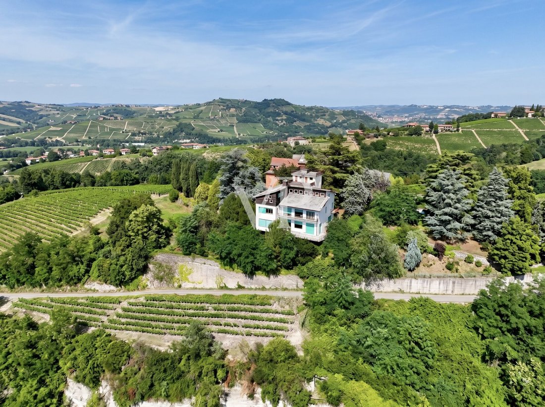 House in Santo Stefano Belbo, Piedmont, Italy 2 - 18404348