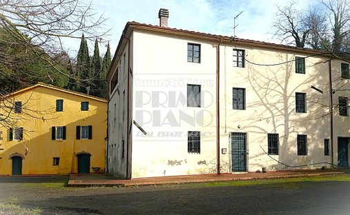 Country House in Center, Capannori, Tuscany 1