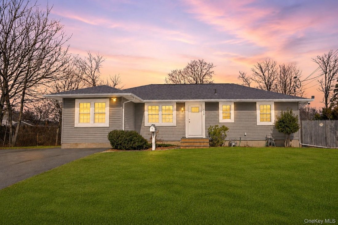 House in Bay Shore, New York, United States 1 - 18479349