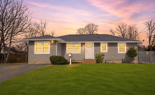 House in Bay Shore, New York, United States 1