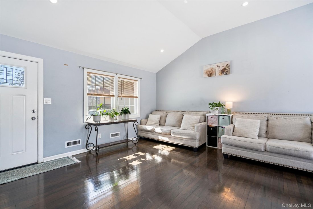 House in Bay Shore, New York, United States 4 - 18479349