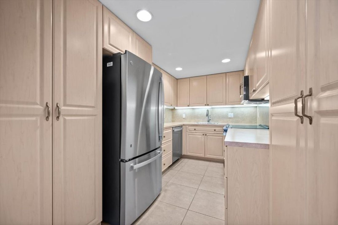 Co Op in Palm Beach, Florida, United States 5 - 18476454
