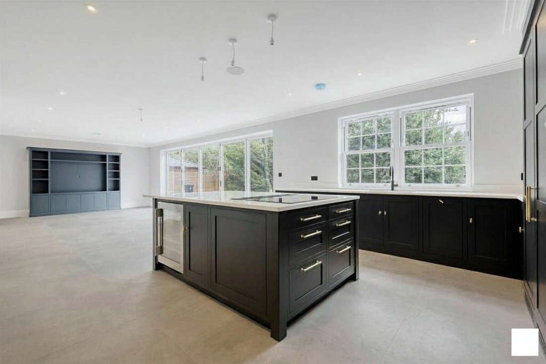Haus in Epping, England 5 - 18479263