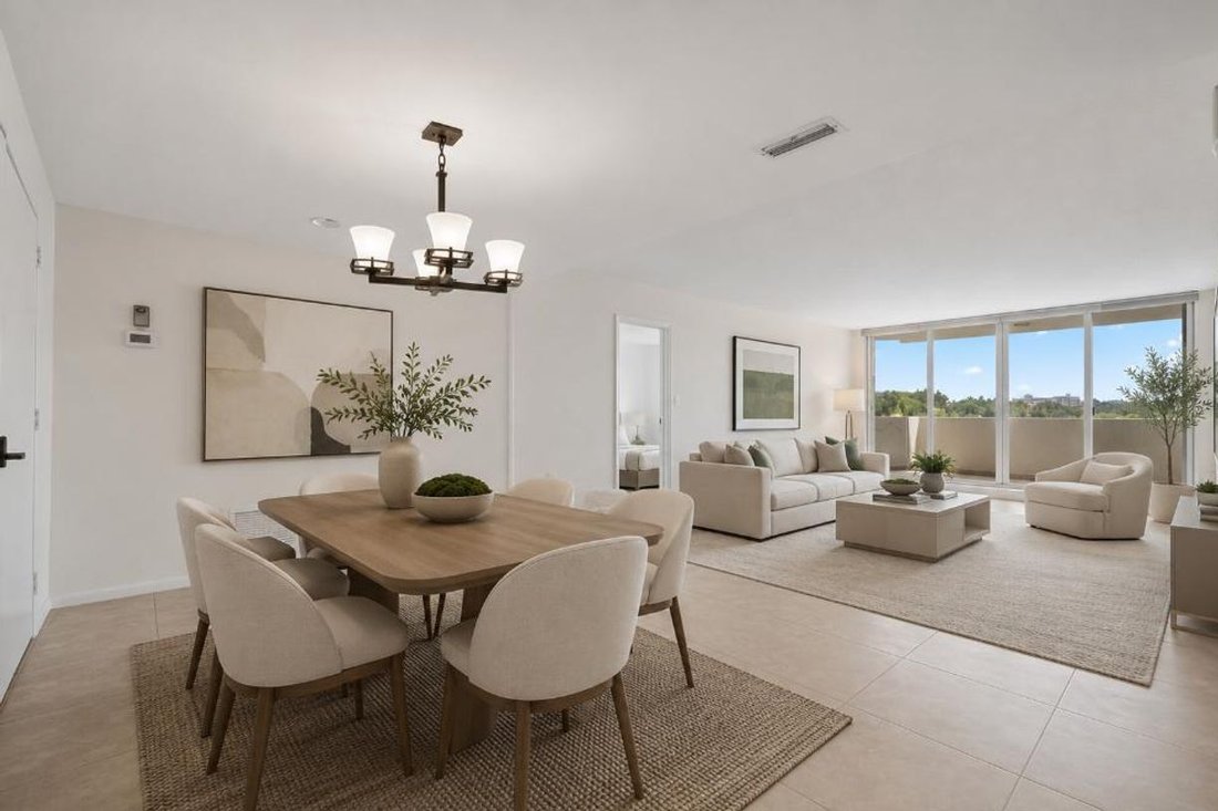 Co Op in Palm Beach, Florida, United States 3 - 18476454