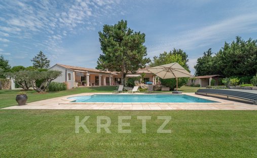 House in Montfavet Banlieue, Avignon, France 1