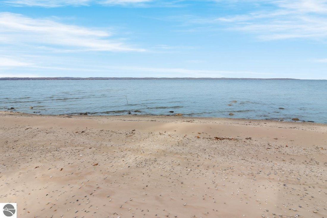House in Traverse City, Michigan, United States 2 - 18480291