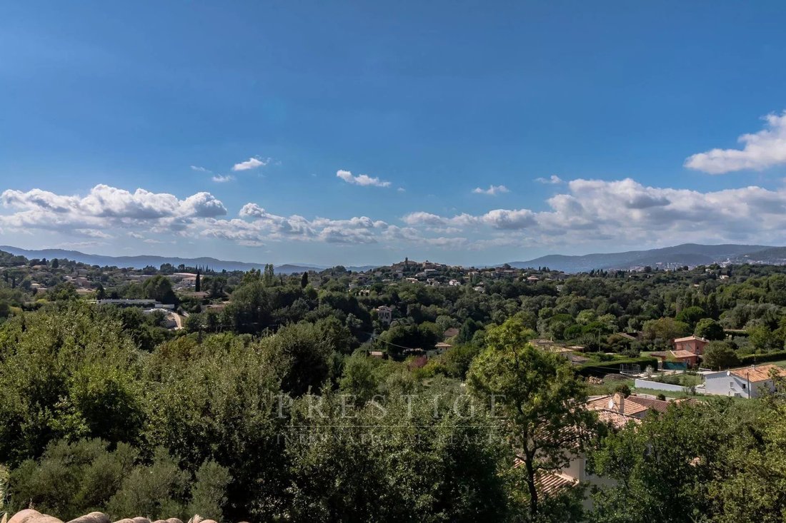 Land in Châteauneuf-Grasse, Provence-Alpes-Côte d'Azur, France 1 - 18477455