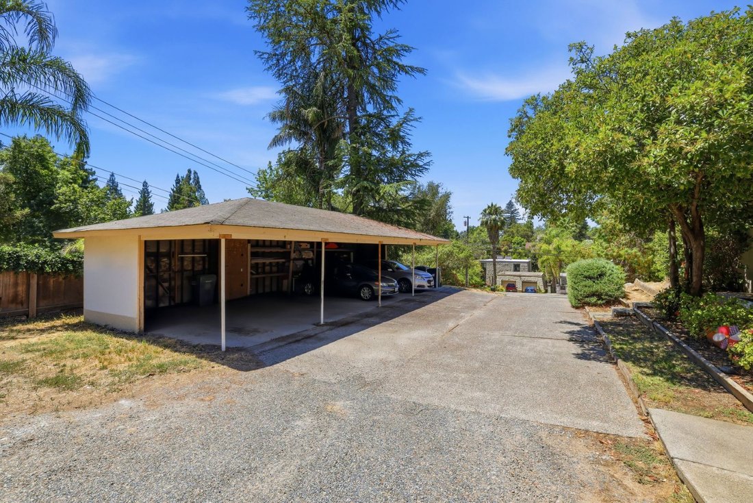 Fair Oaks, California, United States 5 - 18480439