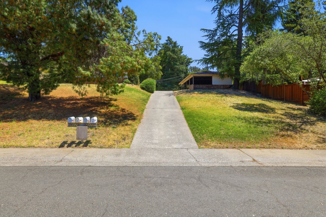 Fair Oaks, California, United States 2 - 18480439