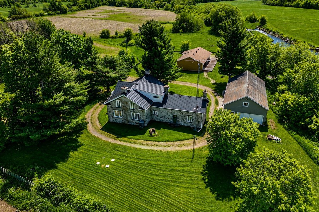 House in Hinchinbrooke, Quebec, Canada 2 - 17813982
