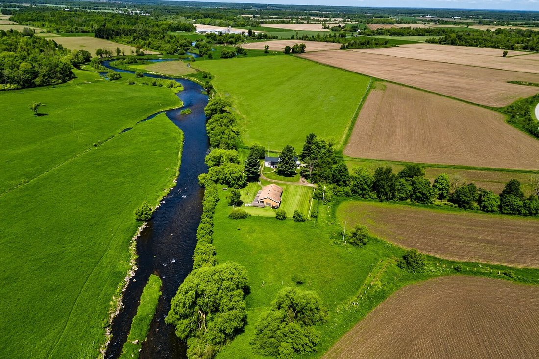 House in Hinchinbrooke, Quebec, Canada 3 - 17813982