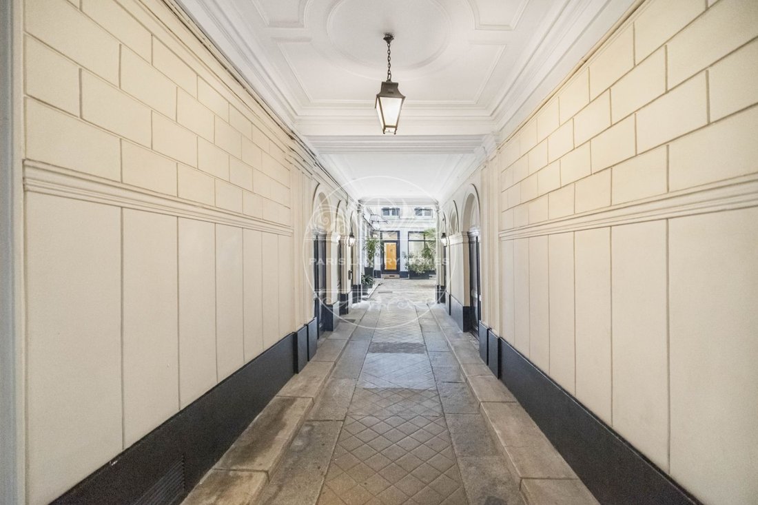 Apartment in Palais Royal, Paris 1er Arrondissement, Paris 4 - 18481648