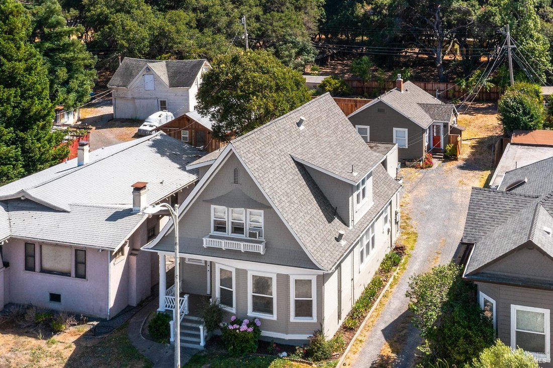Petaluma, California, United States 1 - 18481019
