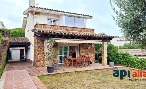 Villa in Vilassar de Dalt, Catalonia, Spain 1