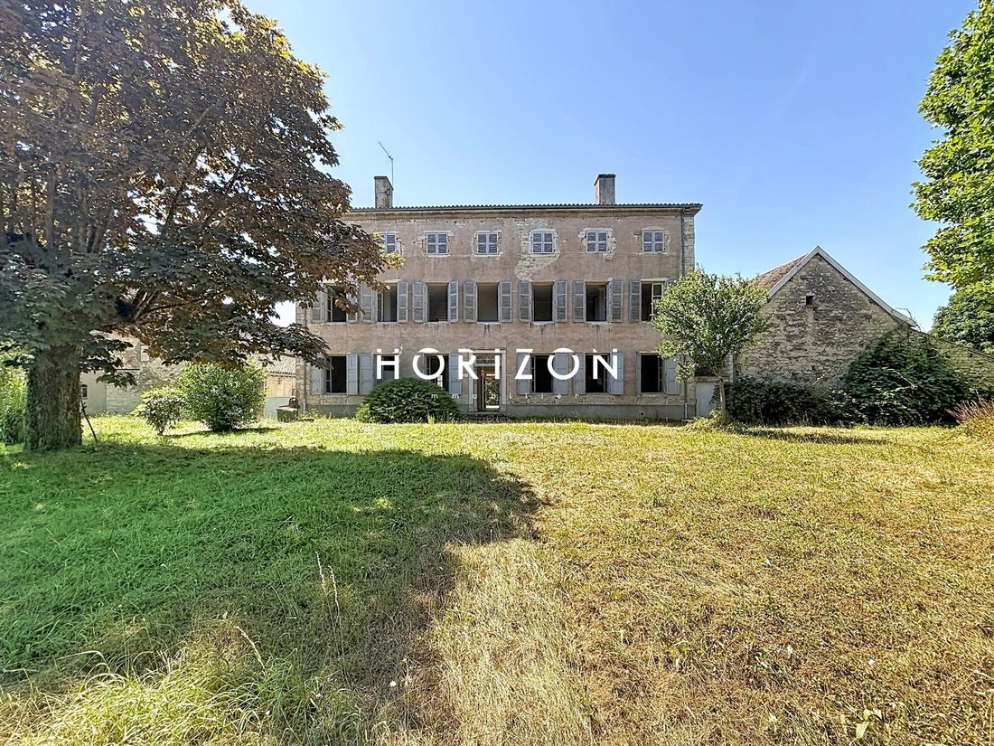 House in Centre Ville, Tournus, France 2 - 18480812