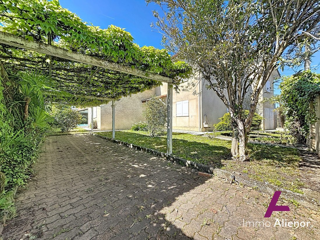 House in Mérignac, Nouvelle-Aquitaine, France 2 - 18480937