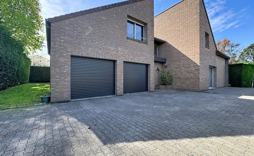 House in La Vallée-Petit Lannoy, Hem, France 1