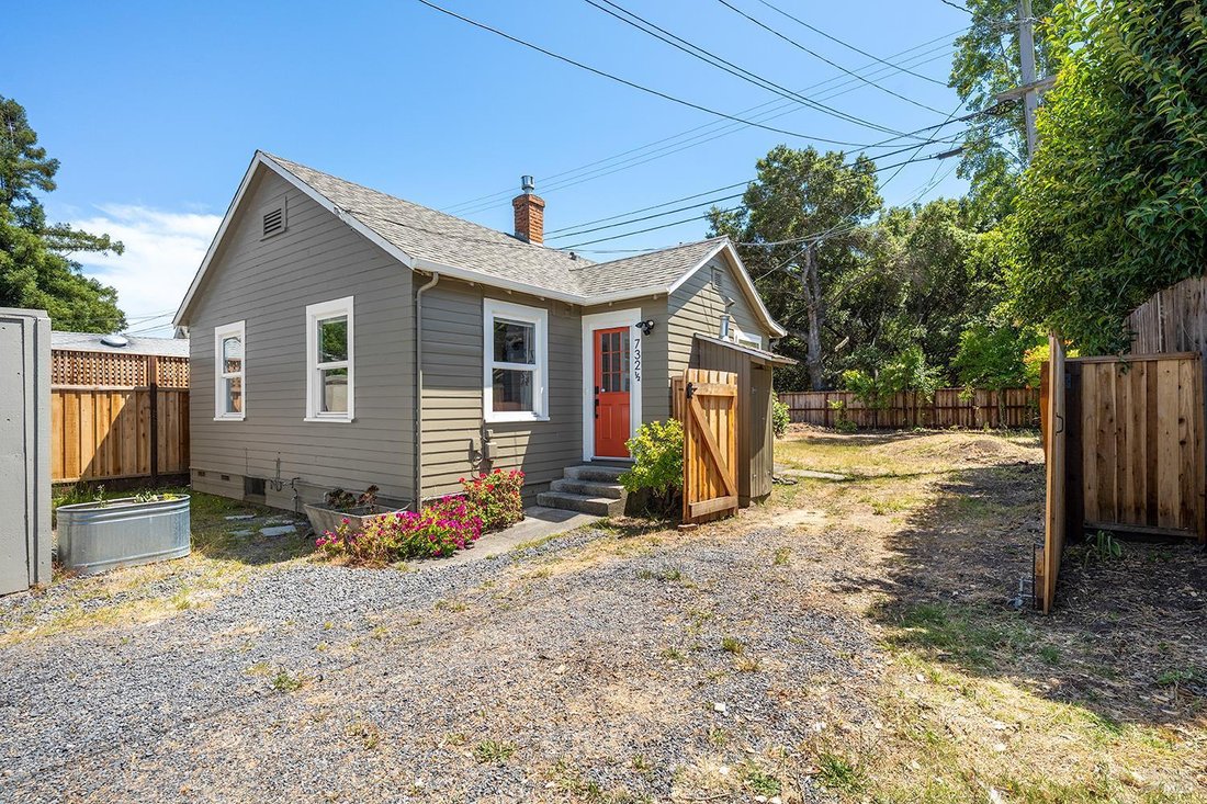 Petaluma, California, United States 2 - 18481019