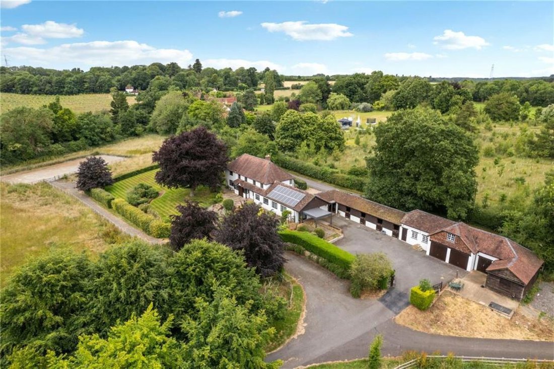 House in Mantles Green, Amersham, England 1 - 17375412