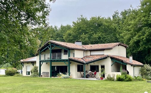 House in Saint-Symphorien, Nouvelle-Aquitaine, France 1