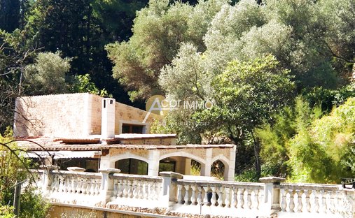 House in Nord Est, Ollioules, France 1