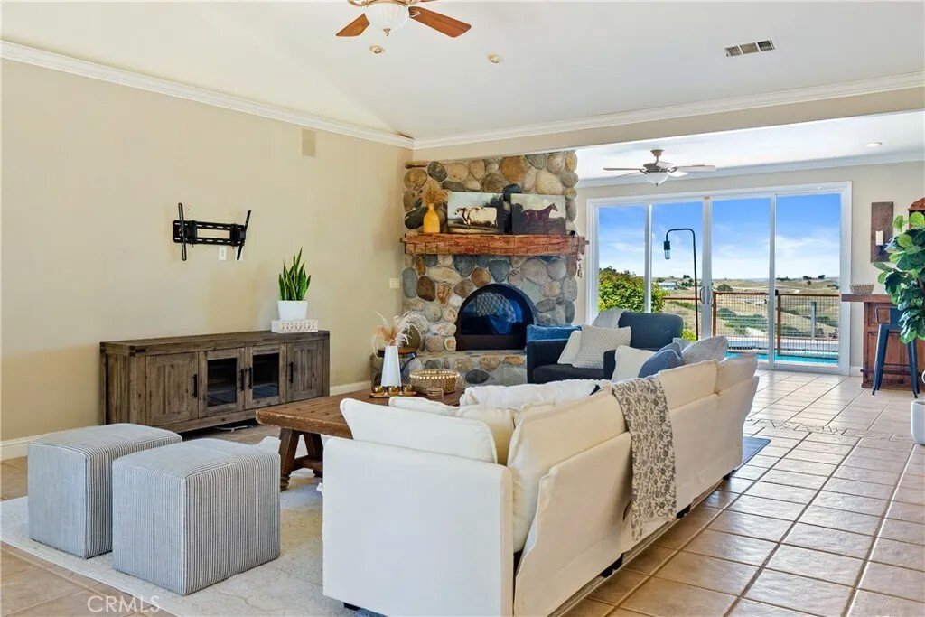 Paso Robles, California, United States 4 - 18481404