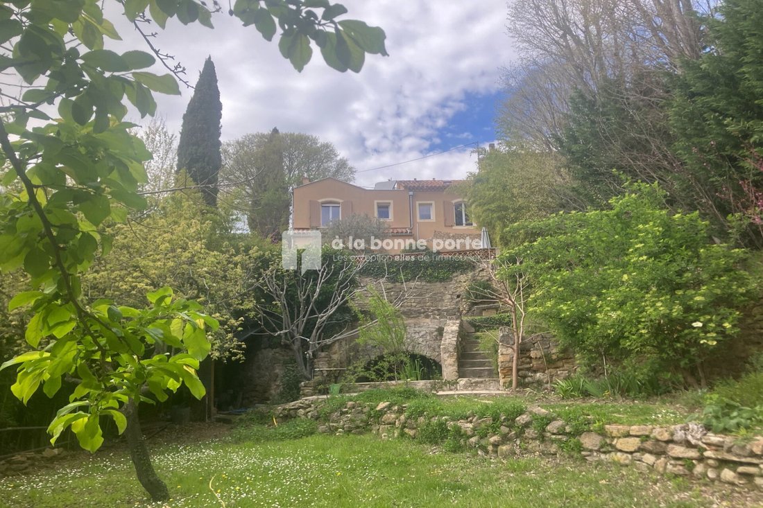 Villa in Cadenet, Provence-Alpes-Côte d'Azur, France 1 - 17562838