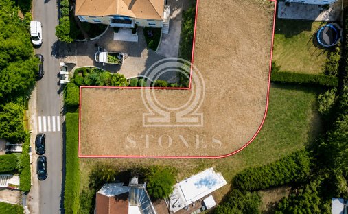 Land in Le Plateau, Louveciennes, France 1