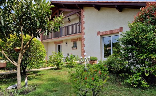 House in Leon, Nouvelle-Aquitaine, France 1