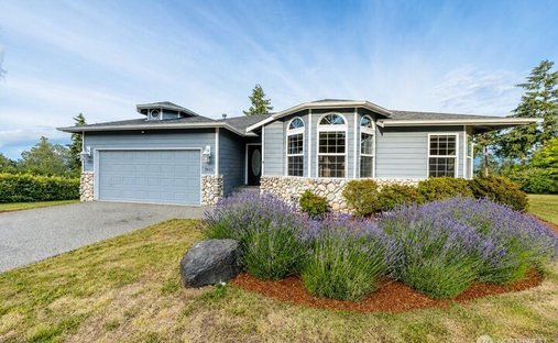 House in Clinton, Washington, United States 1
